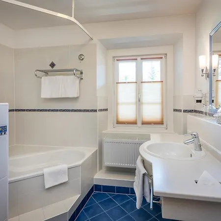 Отель Inntaler Hof 4*